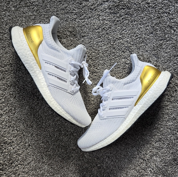 Adidas ULTRABOOST 4.0 DNA SHOES NEW size 9 - Picture 1 of 13